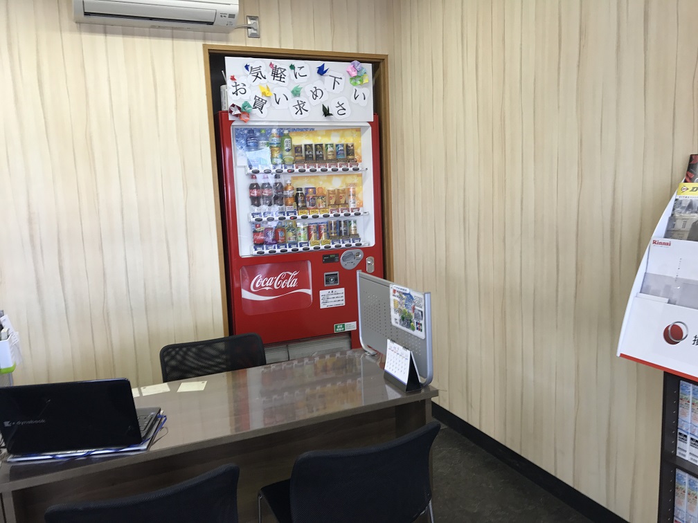 福岡商会栗熊SS　香川県丸亀市綾歌町　自動販売機コーナー